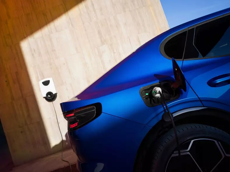 Ford-Capri-2025-1600-1a