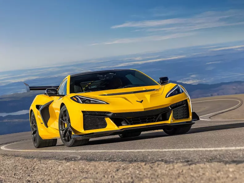 bigChevrolet-Corvette_ZR1-2025-1600-02