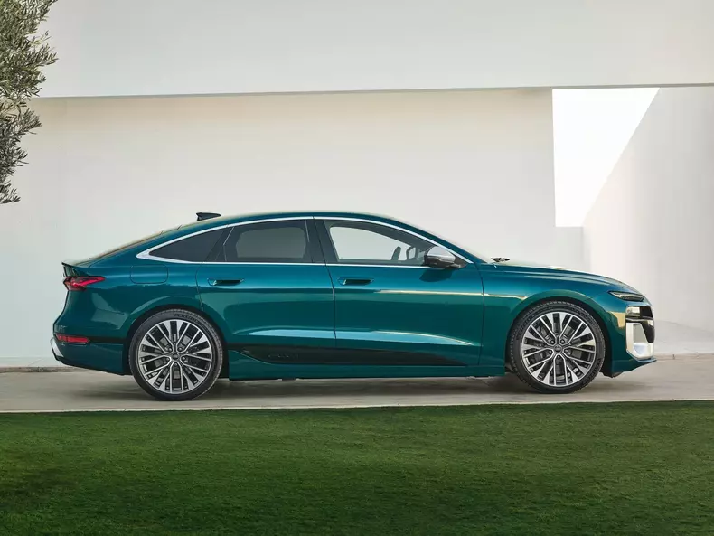 Audi-S6_Sportback_e-tron-2025-1600-0a