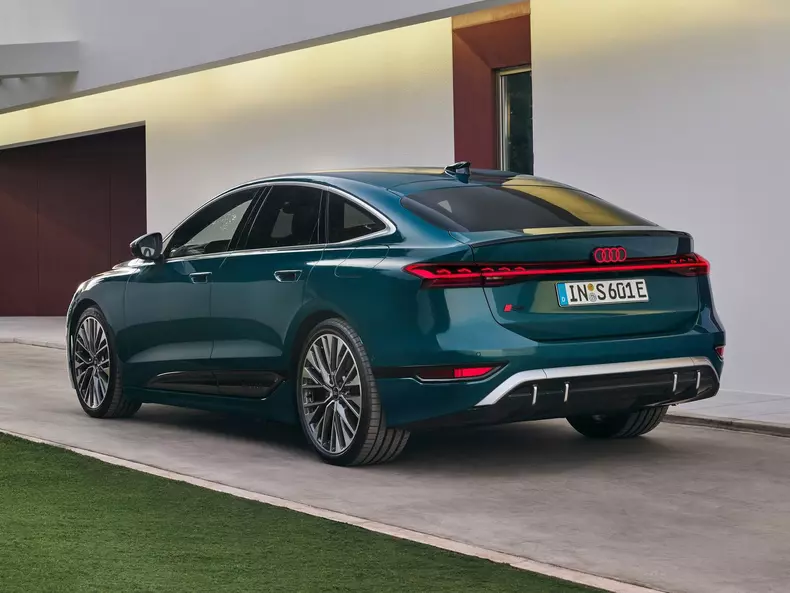 Audi-S6_Sportback_e-tron-2025-1600-0e