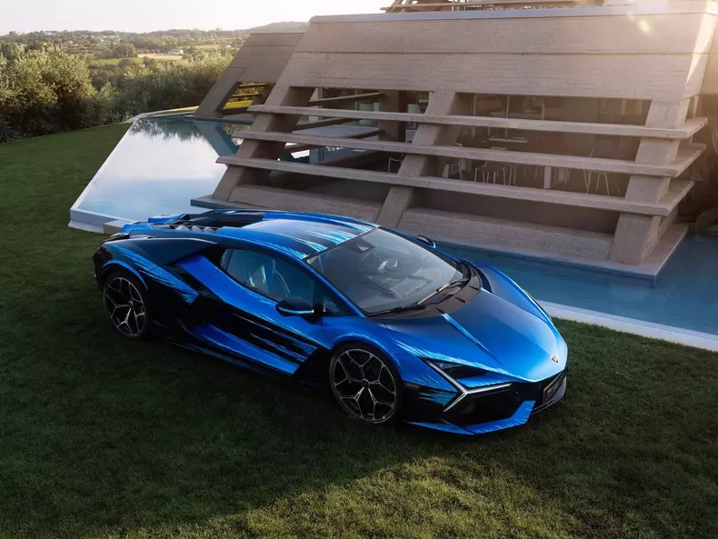 Lamborghini-Revuelto_Opera_Unica-2024-1600-05