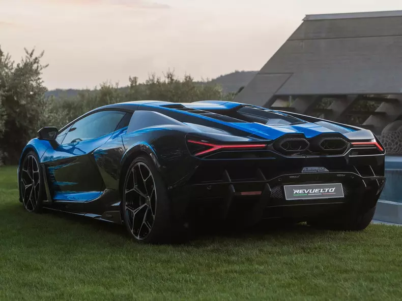 Lamborghini-Revuelto_Opera_Unica-2024-1600-09
