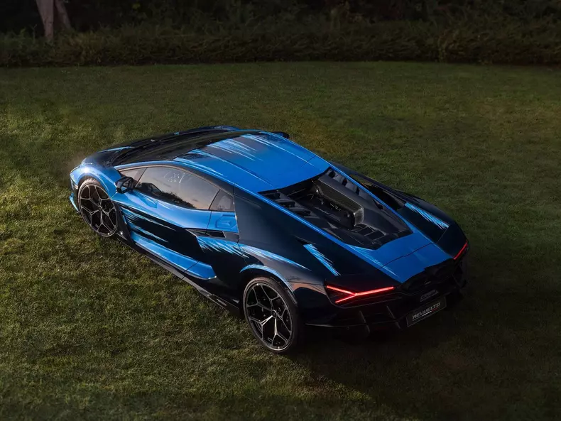 Lamborghini-Revuelto_Opera_Unica-2024-1600-0a