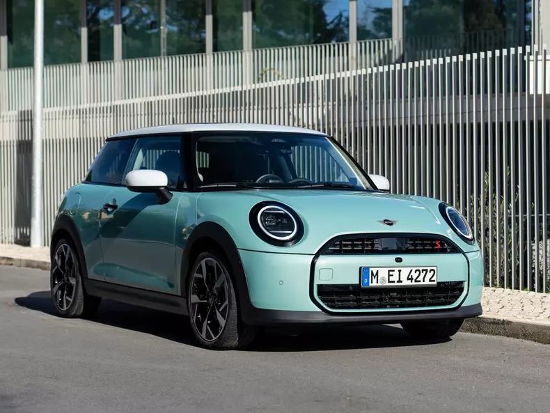 Mini-Cooper_S-2024-1600-02