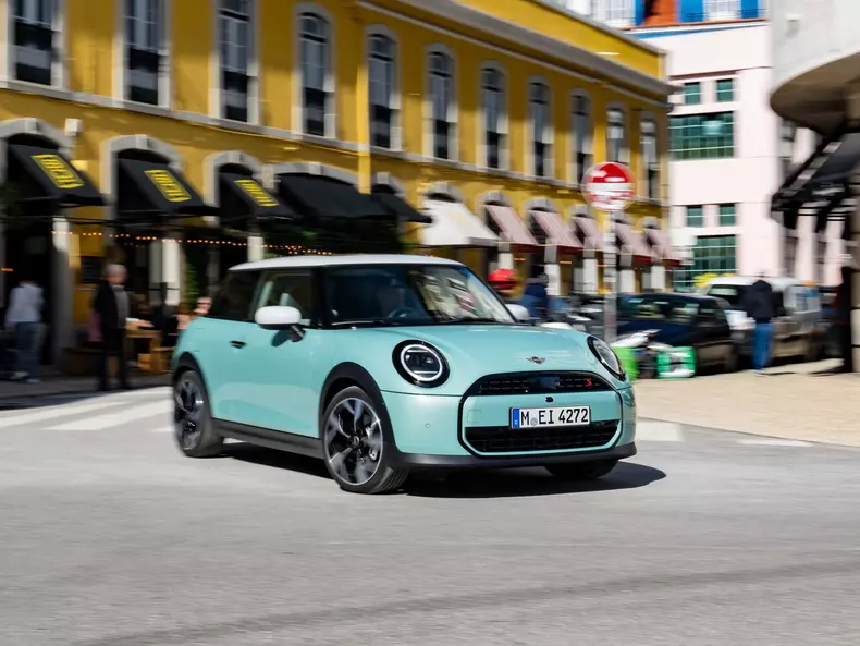 Mini-Cooper_S-2024-1600-03