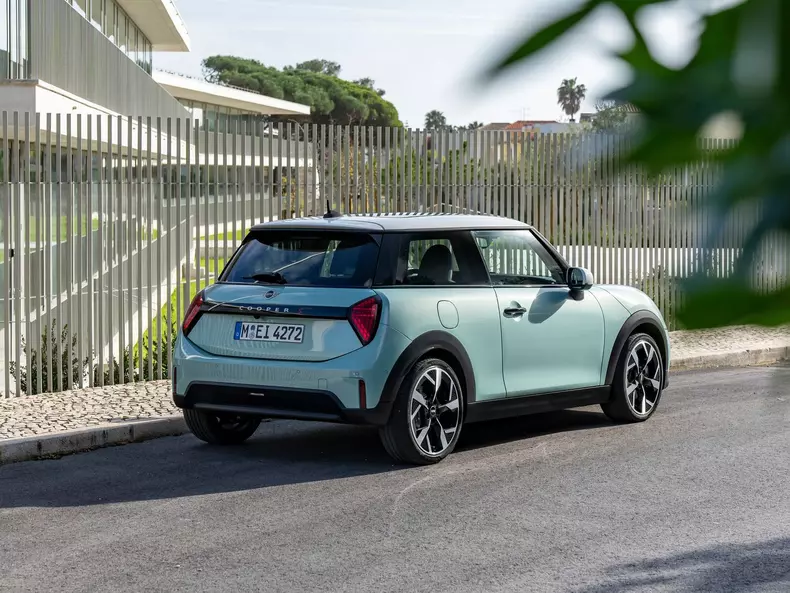 Mini-Cooper_S-2024-1600-0e