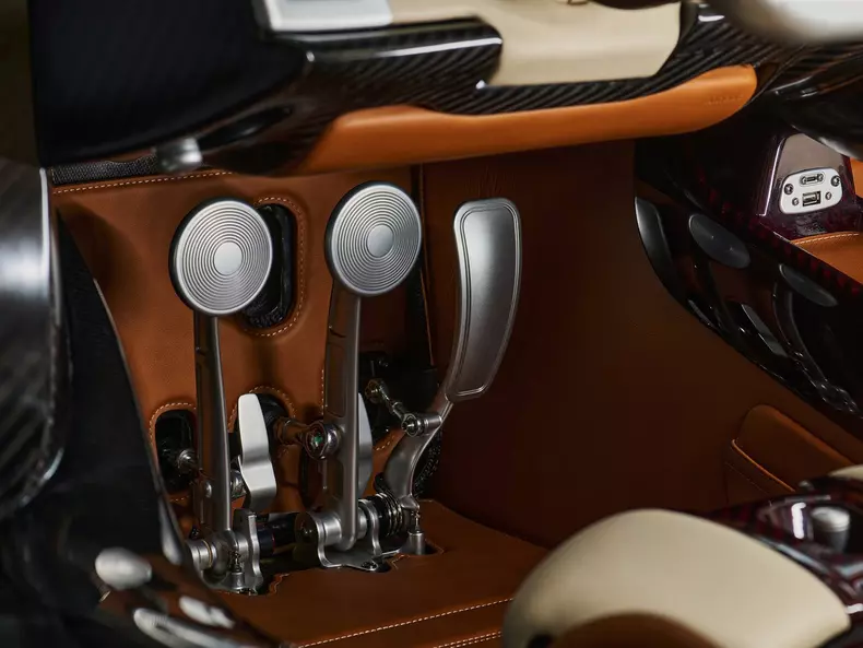 Pagani-Utopia_Roadster-2025-1600-11