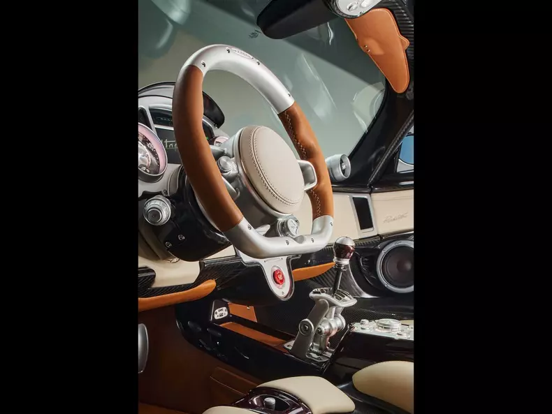 Pagani-Utopia_Roadster-2025-1600-1a