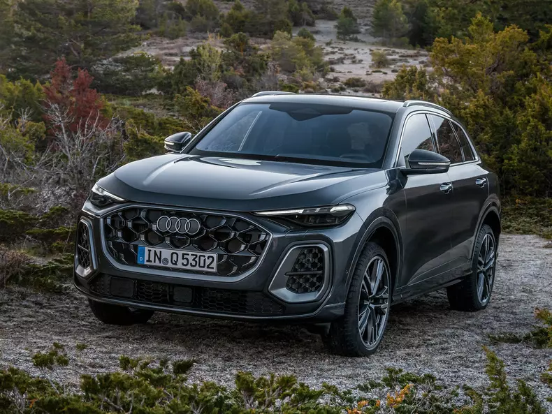 Audi-Q5-2025-HD-081bb2c91b6c3e6a521302f6fcb5f02738e9f82c4