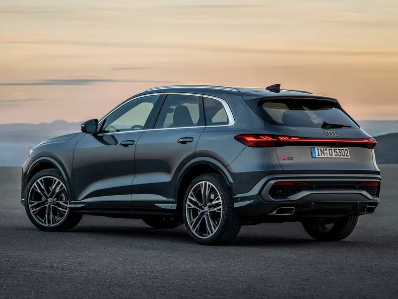 Audi-Q5-2025-HD-1b991e811b6cb781d8cfb81ff1dfb0bdcf942d2c4