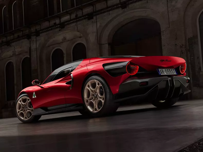 Alfa_Romeo-33_Stradale-2024-Rear_Three-Quarter.e3527242