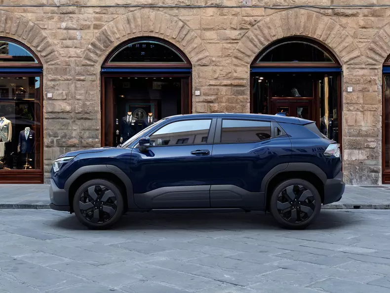 Suzuki-e_Vitara-2025-Side_Profile.82adf0b9