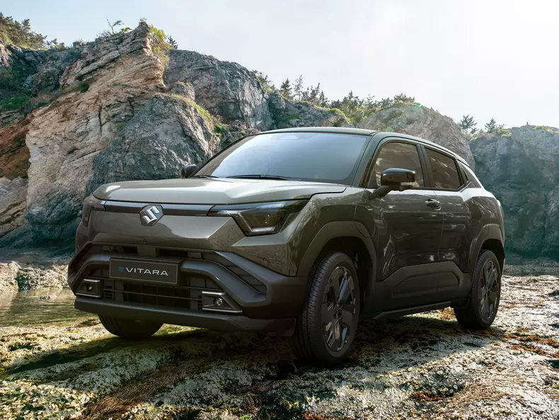 Suzuki-e_Vitara-2025-wallpaper