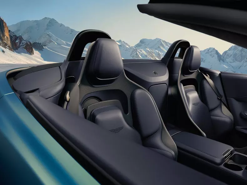 Aston_Martin-Vantage_Roadster-2026-HD-9bbced0a1b9b20e1b920a67ef677413e531f59bda