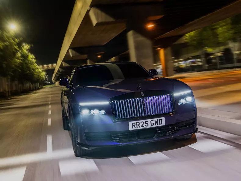 Rolls-Royce-Spectre_Black_Badge-2026-HD-ee669b871ba83c785a176e21fc150065fa08c00ba