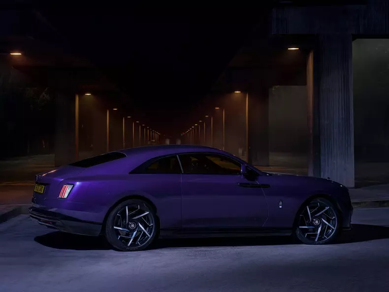 Rolls-Royce-Spectre_Black_Badge-2026-Rear_Angle.f1b13ab7