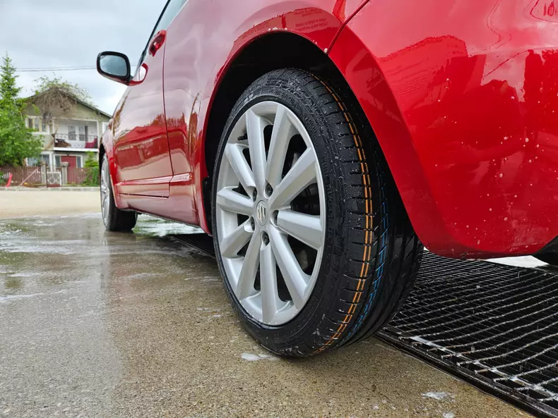 Suzuki Swift Sport Continental 16