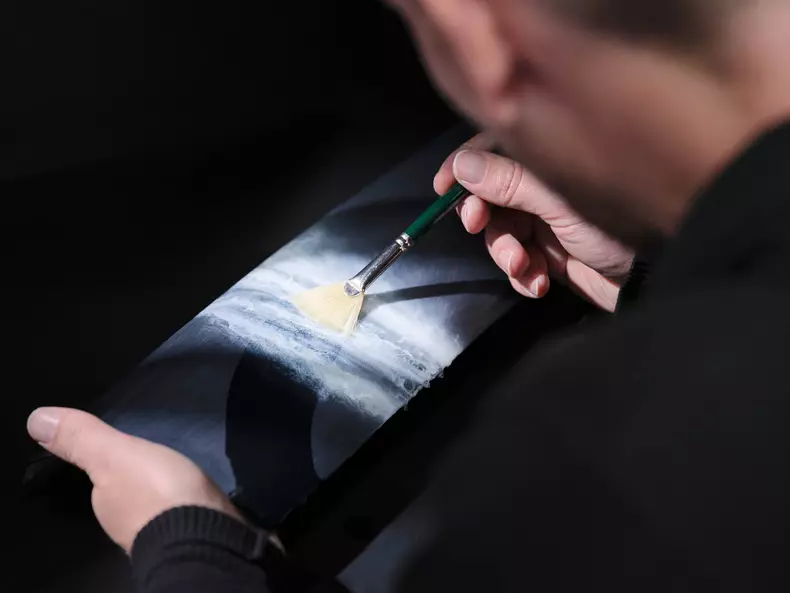 P90633331_highRes_presenting-rolls-roy