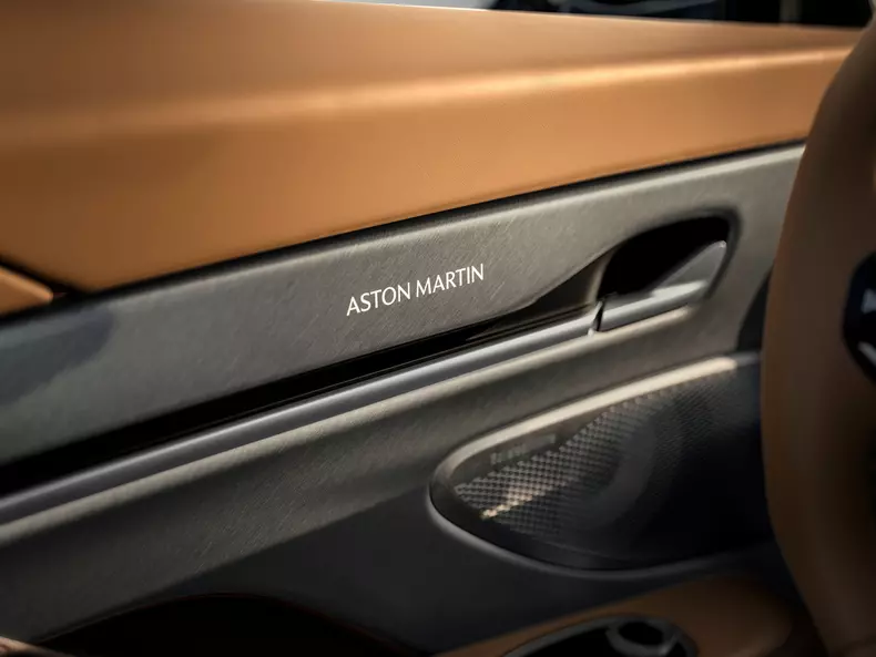 Aston-Martin-Vanquish-25_13