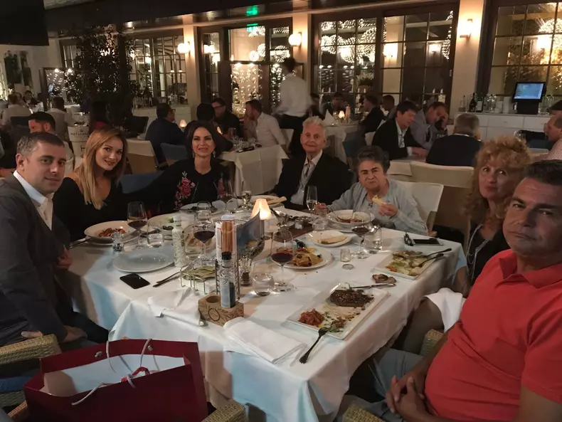 Ramona Bădescu alături de familie