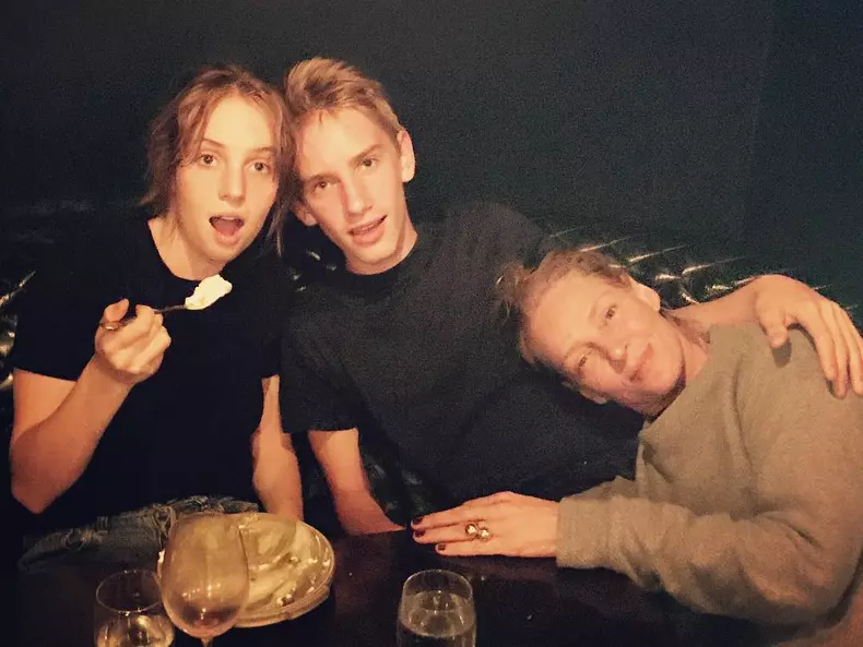 Uma Thurman, Maya si Levon
