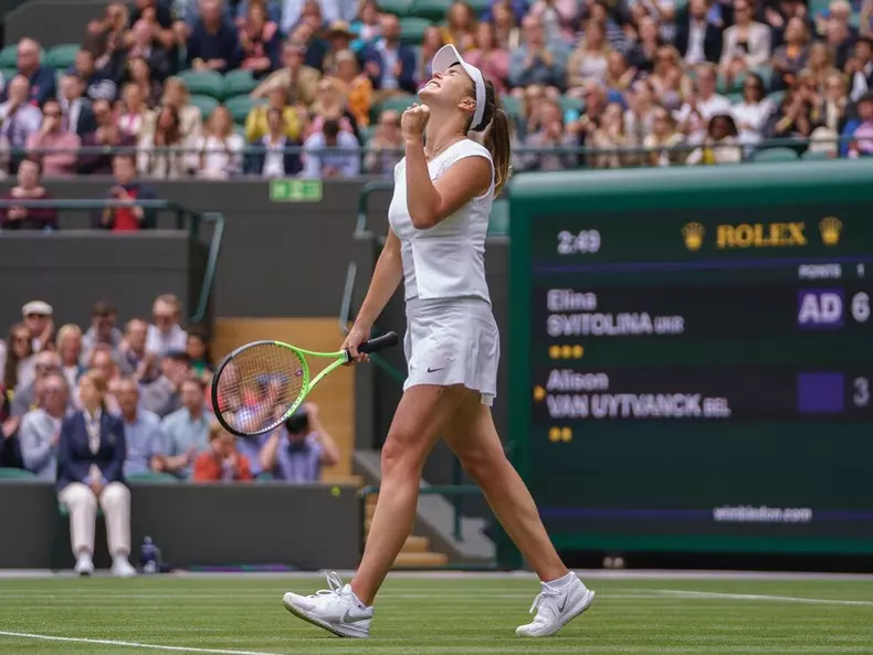 Elina Svitolina pe terenu de tenis