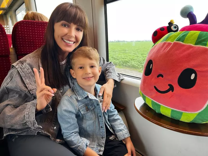 8. Ilinca Vandici și fiul ei, Zian