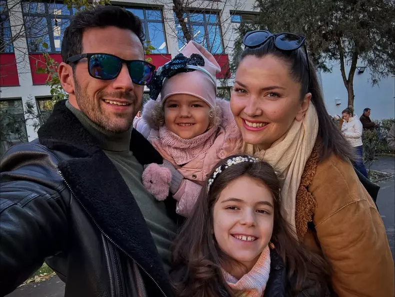 11. Adrian Nartea și familia