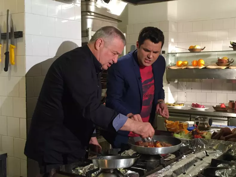 Cove este invitatul săptămânii în bucătăria lui Dinescu, la „Politică şi delicateţuri” (6)