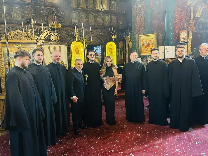 Soția lui Leonard Doroftei a întors toate privirile la nunta fiului lor. Cum s-a îmbrăcat Monica (2)
