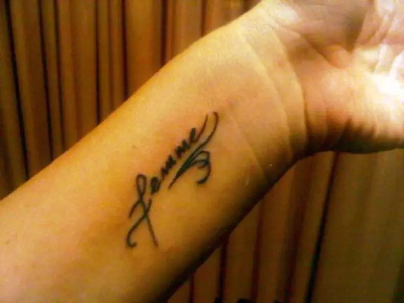 Delia are multe tatuaje