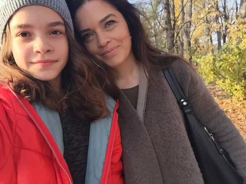 Monica Doroftei şi fetiţa ei, Vanessa, acum în vârstă de 16 ani