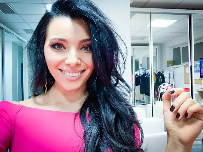 corina-caragea-asa-cum-nu-ai-mai-vazut-o-se-bucura-de-zapada-ca-un-copil_size24