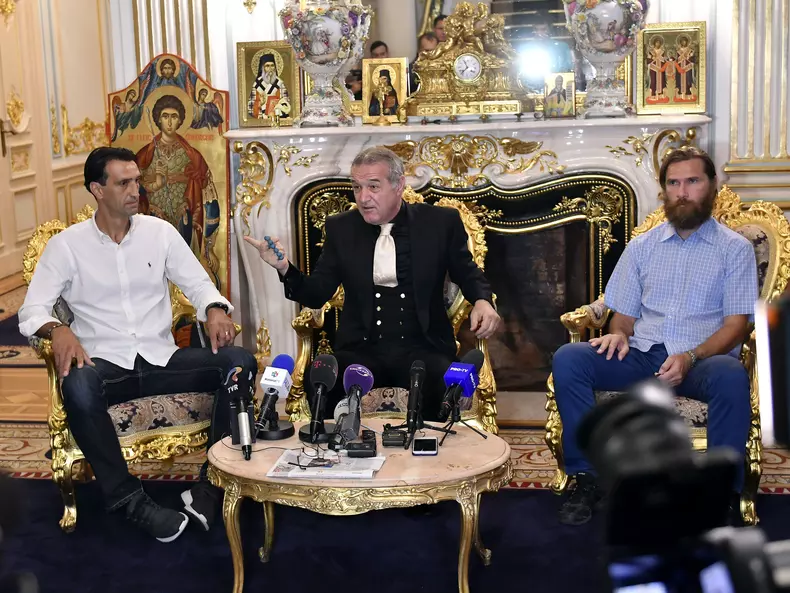 FOTBAL:CONFERINTA DE PRESA FCSB, PREZENTARE BOGDAN VINTILA (23.08.2019)