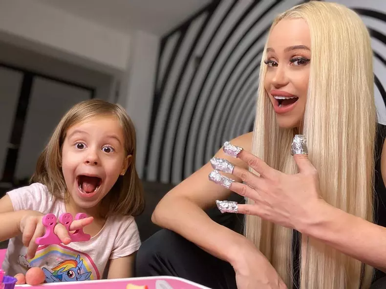 Anda-Adam-și-fiica-ei