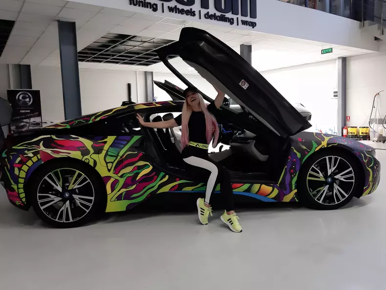 Anda-Adam-BMW-i8-5-scaled