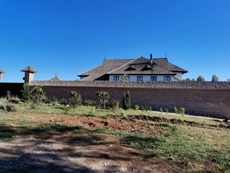 manastirea-turnu-prahovei-3-scaled