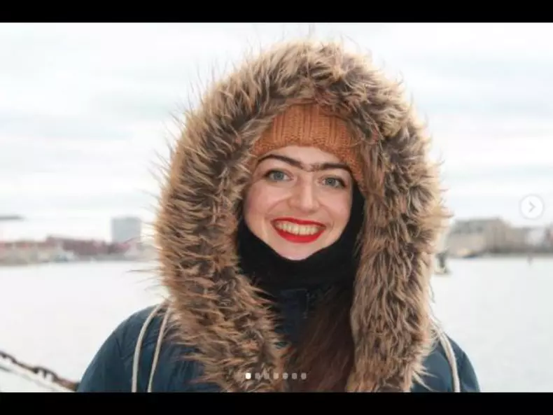 femeie-din-danemarca-sprancene-mustata-a