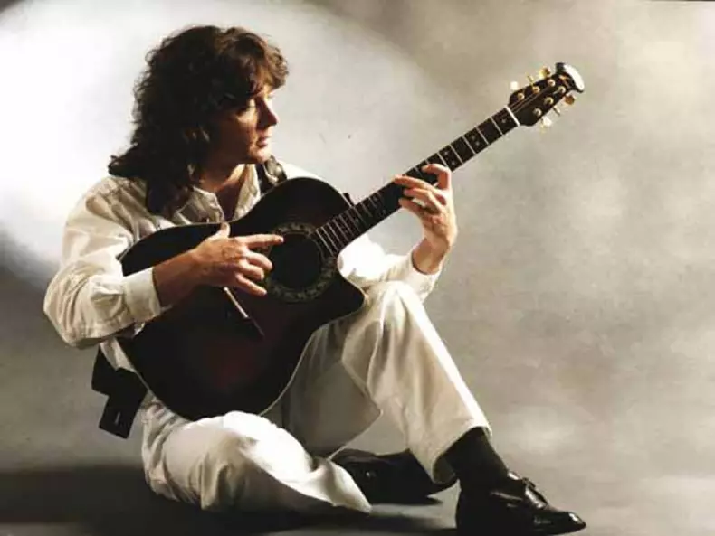 EXCLUSIV-Cu-ce-se-ocupă-acum-fostul-iubit-al-Marinei-Voica-Fac-asta-online