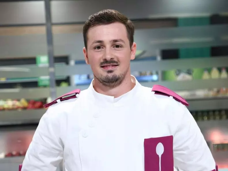 florin-revesz-chefi-la-cutite-8