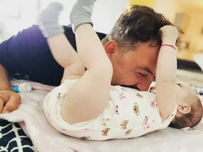 stefan-stan-si-a-botezat-fetita-elif-a-aparut-pentru-prima-data-la-TV-9