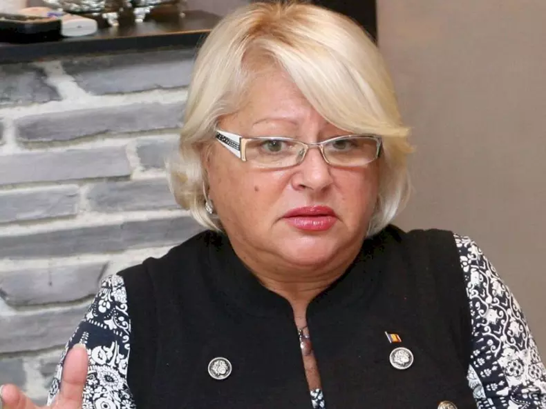 Mirabela-Dauer-CV-vârstă-înălțime-greutate-avere-afaceri-copii-c-900x675