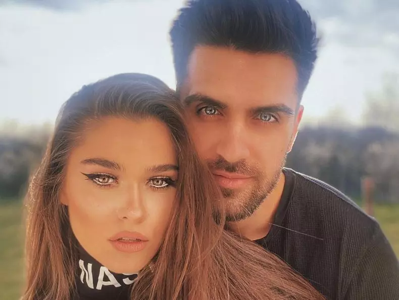 alex-leonte-surpriza-theo-rose-5