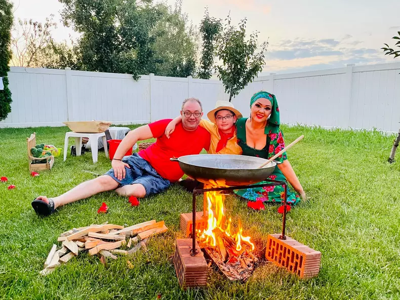 Minodora impreuna cu sotul si fiul sa