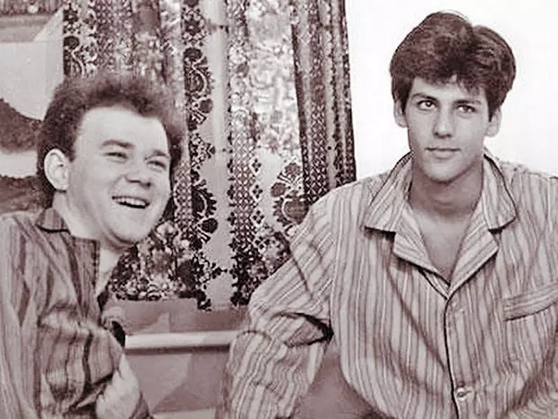 12liceenii-reuniune-de-clasa-dupa-mai-bine-de-30-de-ani-foto-4687101-1559820636q0ymtfd