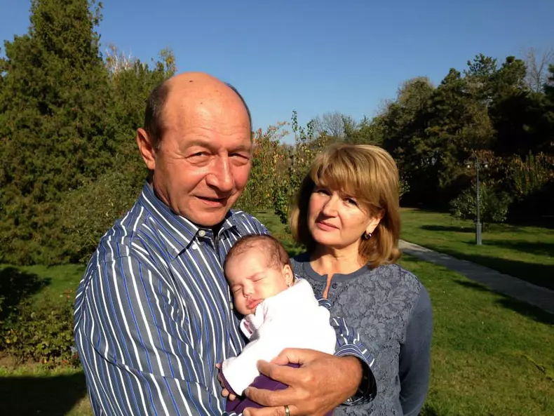 Maria-Basescu-si-Traian-Basescu-Pensie