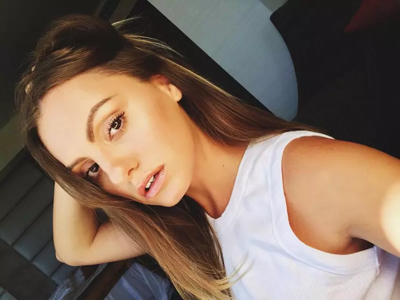 alexandra_stan_facebook_0