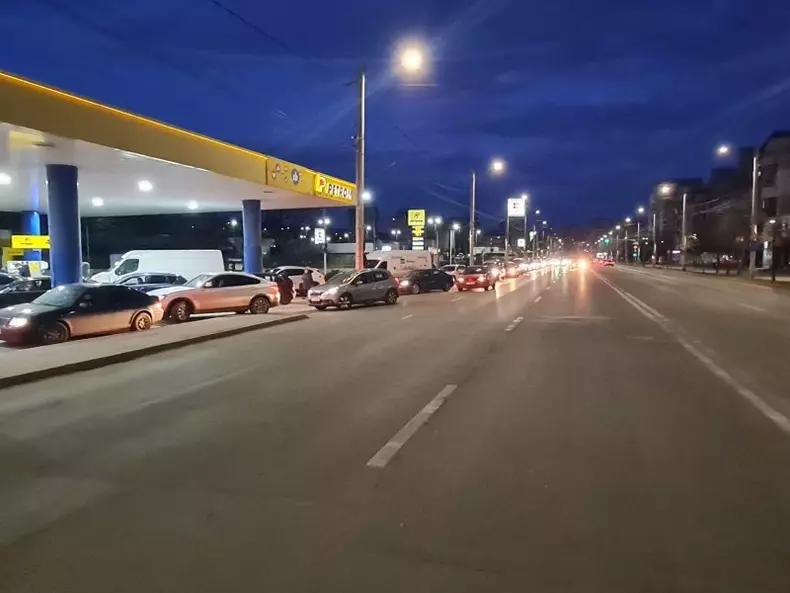 benzinarii pline de masini