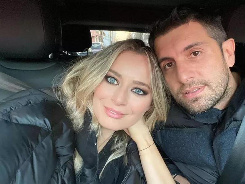 laura-cosoi-si-sotul-crop-1617868145