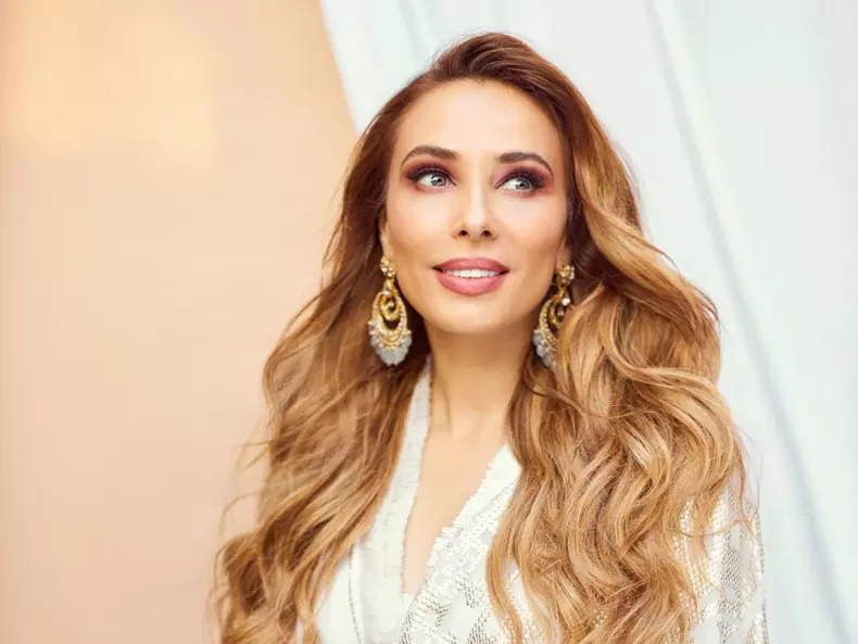 Iulia Vantur de șase ani in India